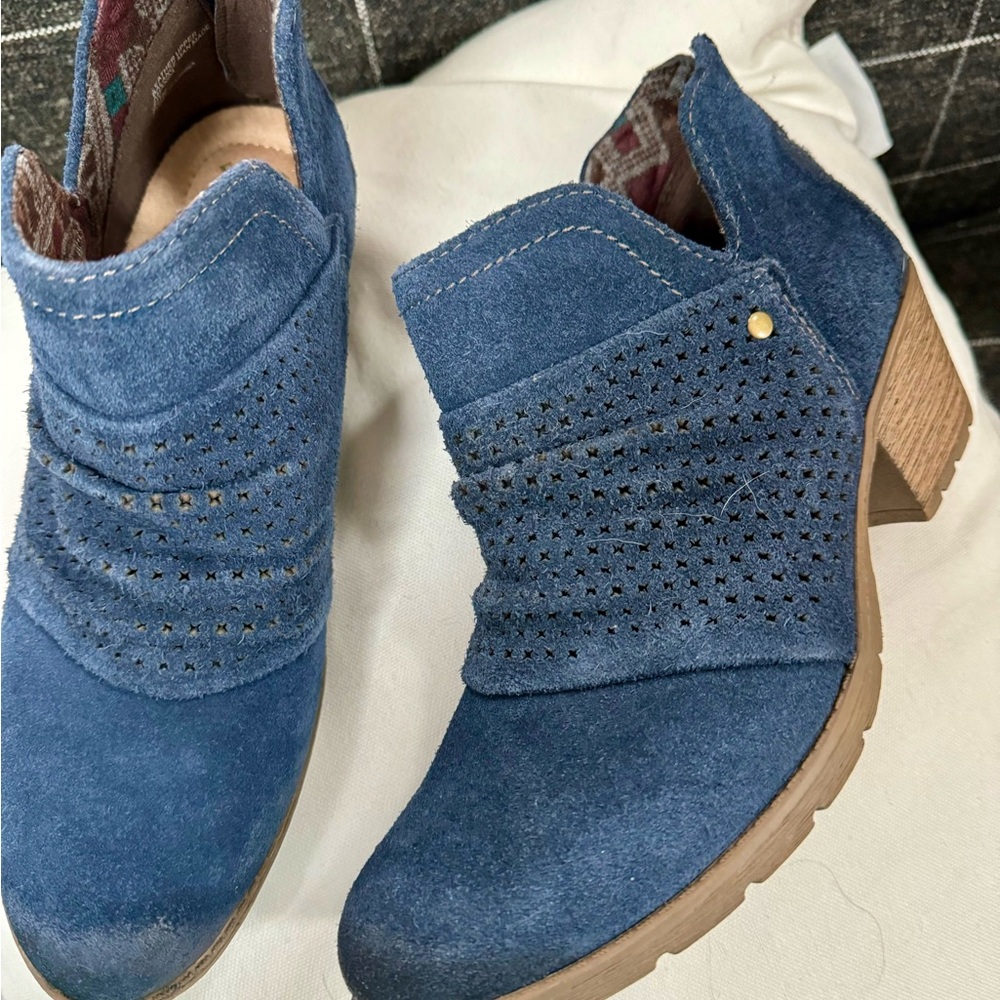 Earth Origins navy booties